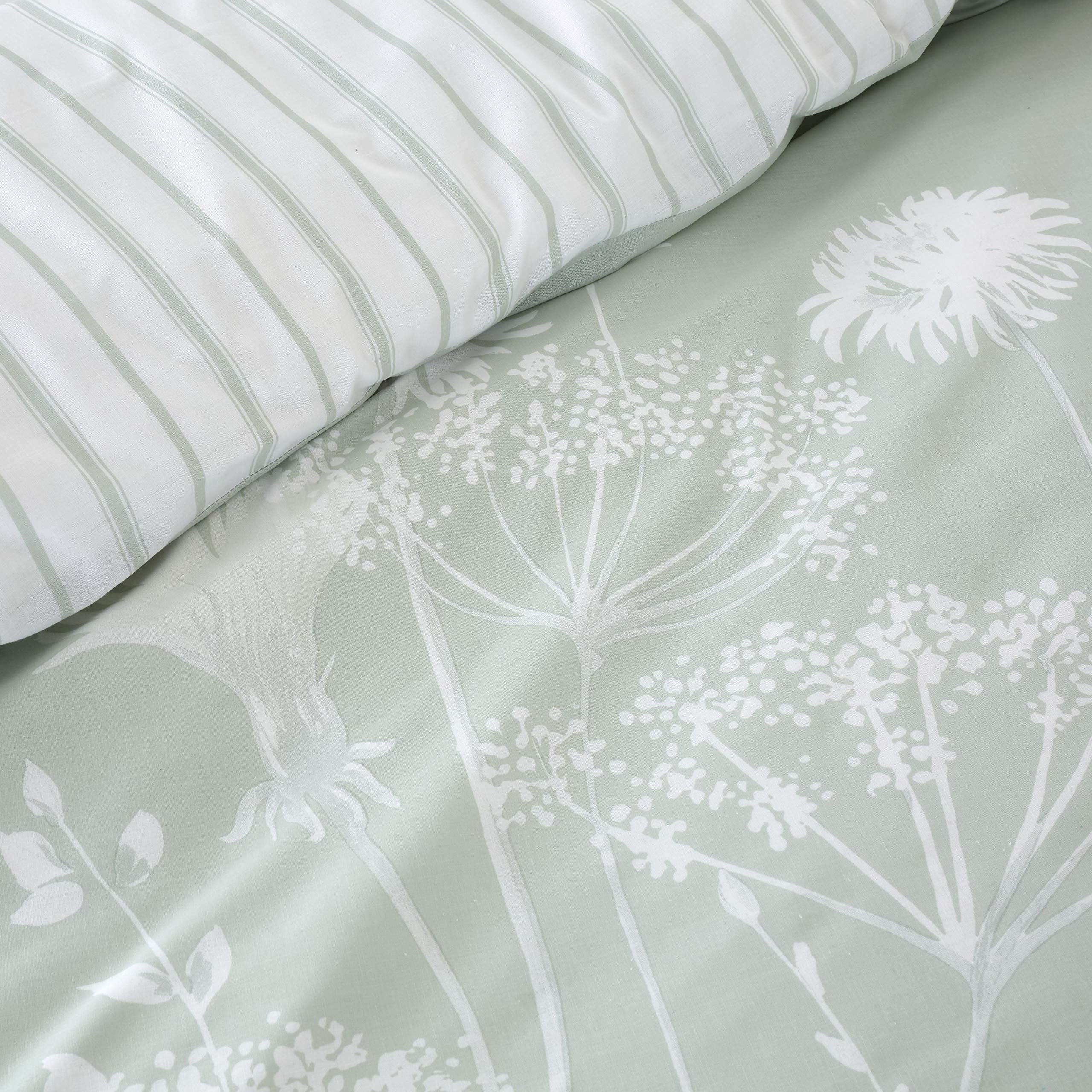 Catherine Lansfield Meadowsweet Floral Reversible King Duvet Cover Set with Pillowcases Green 3
