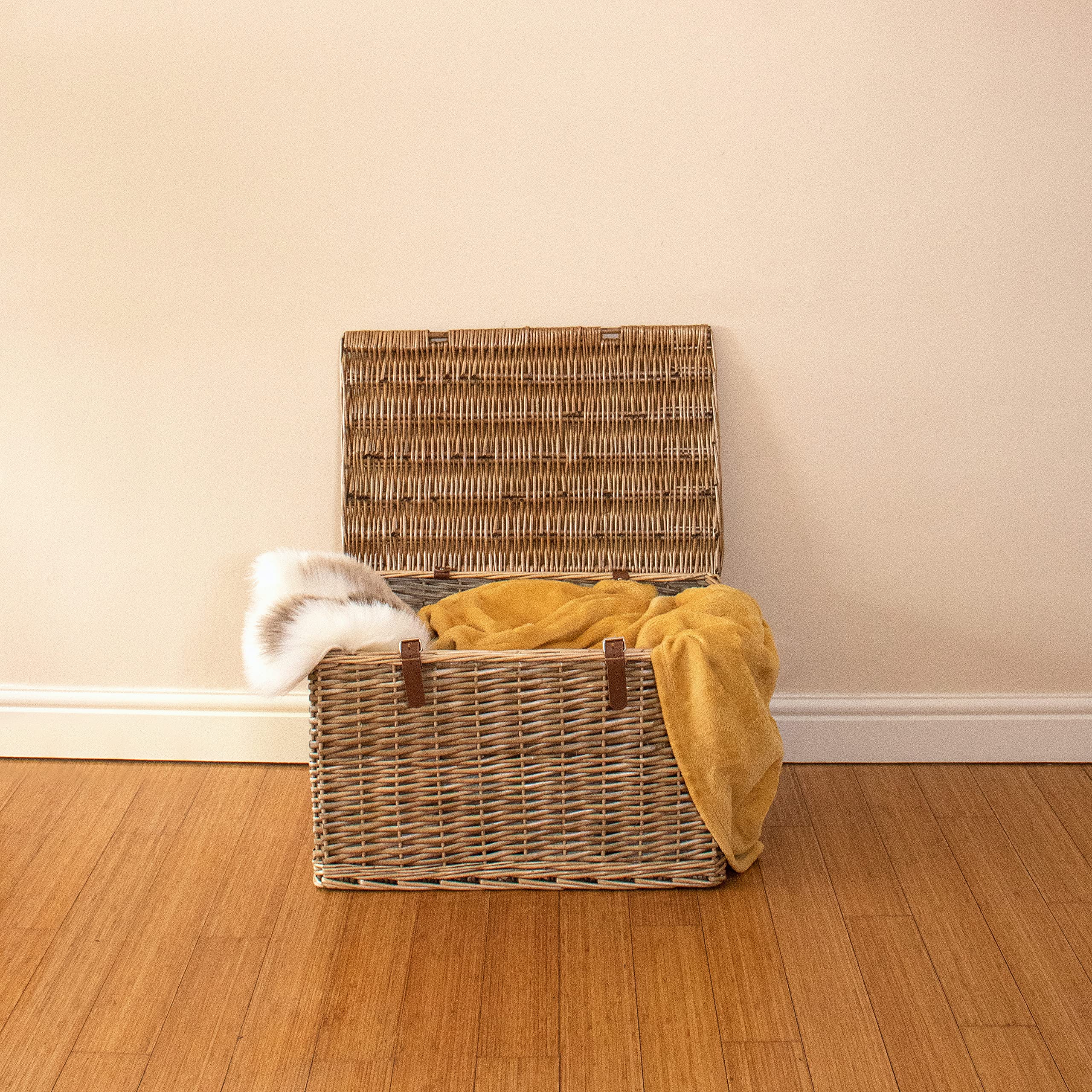 JVL Handmade Extra Large Willow Storage Box with Faux Leather Straps | 91L Capacity | Stackable 6